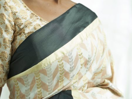 Shashi  Off-White Pure Munga Silk Saree For Discount