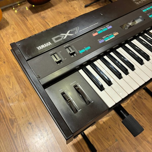 Yamaha DX7 Synthesiser Pre Loved including Hardcase and sustain pedal Online